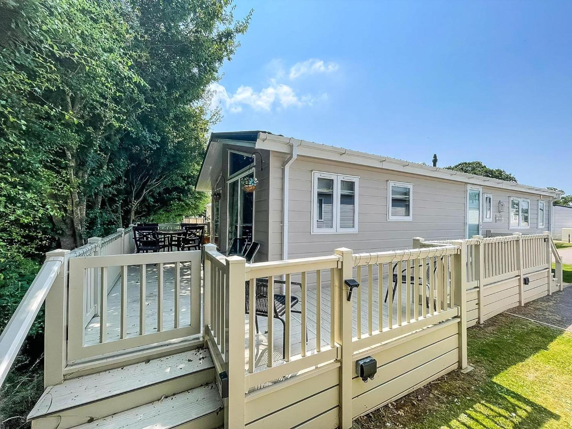 Stunning Lodge With Decking At Oaklands Holiday Park In Essex Ref 39017Rw Clacton-on-Sea Luaran gambar