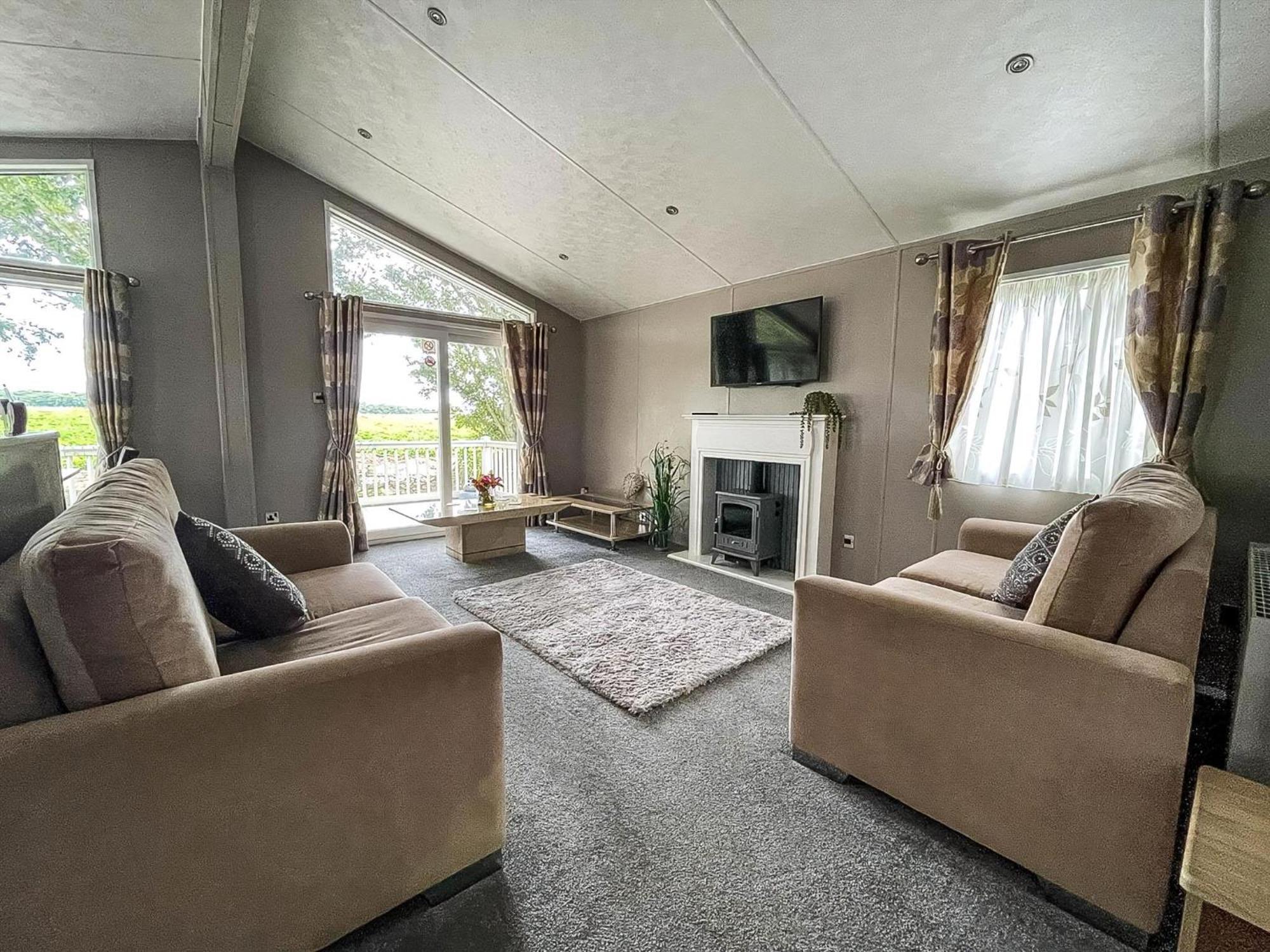 Stunning Lodge With Decking At Oaklands Holiday Park In Essex Ref 39017Rw Clacton-on-Sea Luaran gambar