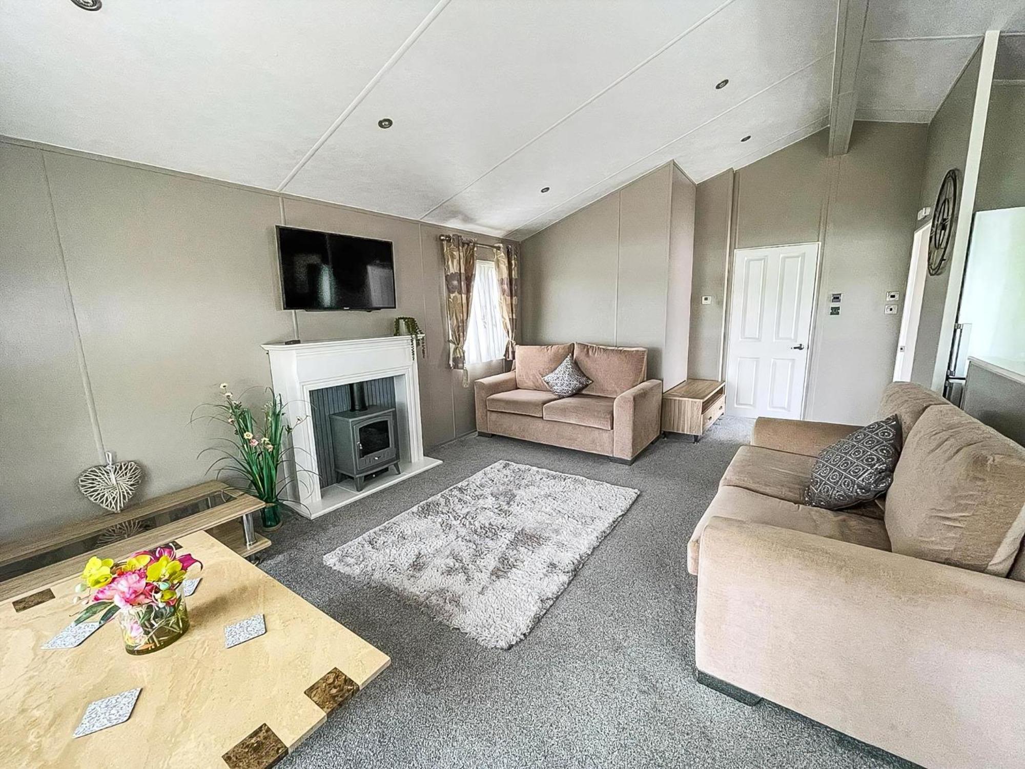 Stunning Lodge With Decking At Oaklands Holiday Park In Essex Ref 39017Rw Clacton-on-Sea Luaran gambar